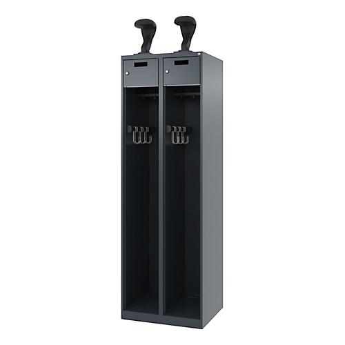 Feuerwehrspind C+P Evolo PRAKTUS, 2 Abteile, Helmhalter, mit Sockel, Bodengleiter, B 600 x T 500 x H 1850 mm, RAL 7016 Anthrazitgrau
