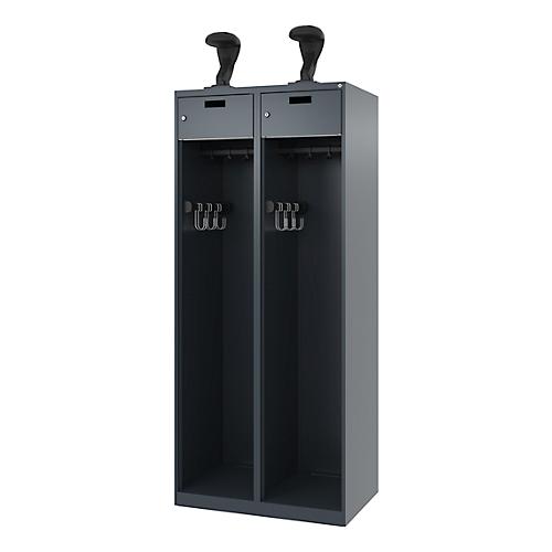 Feuerwehrspind C+P Evolo PRAKTUS, 2 Abteile, Helmhalter, mit Sockel, Bodengleiter, B 800 x T 500 x H 1850 mm, RAL 7016 Anthrazitgrau