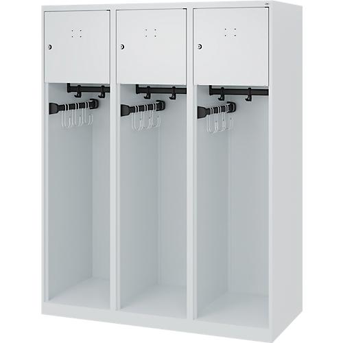 Feuerwehrspind C+P Evolo Youngster, 3 Abteile, ohne Helmhalter, Bodengleiter, B 1200 x T 500 x H 1530 mm, RAL 7035 Lichtgrau