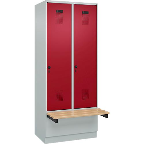 Kleiderspind C+P Evolo Plus, 2 Abteile à 400 mm Breite, Sockel, schwebende Sitzbank, B 800 x T 815 x H 1950 mm, Drehriegel, lichtgrau/rubinrot